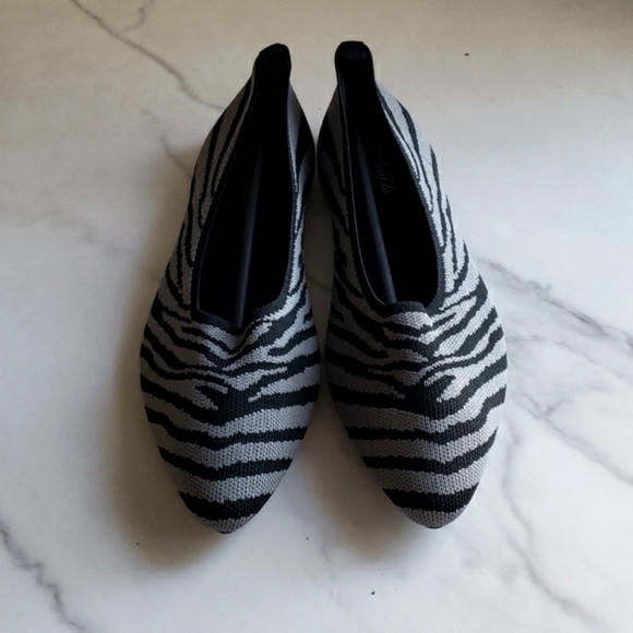 Breifola Gray and Black Zebra Striped Cotton Knit Pointed Toe Flat Size 11 - Picture 2 of 9